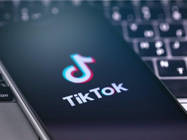TikTok Influencers Banned from Promoting Crypto. A Blow for the Meme Coins?