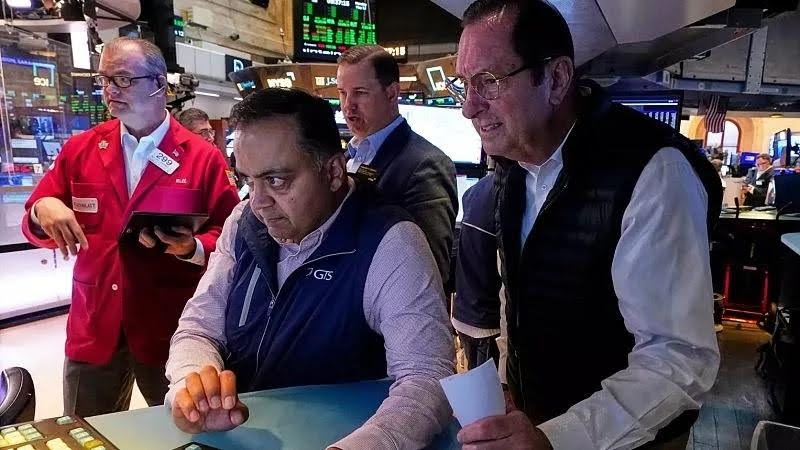 bitcoin-tops-105k-as-u-s-prolongs-china-tariff-ceasefire-will-120k-now-hit
