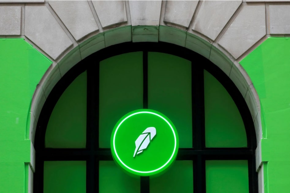 florida-ag-launches-crypto-probe-robinhoods-lowest-cost-claim-under-fire